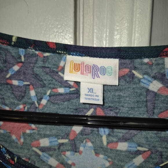 LuLaRoe Stars & Fireworks Patterned Irma Tunic Size XL - Picture 3 of 9